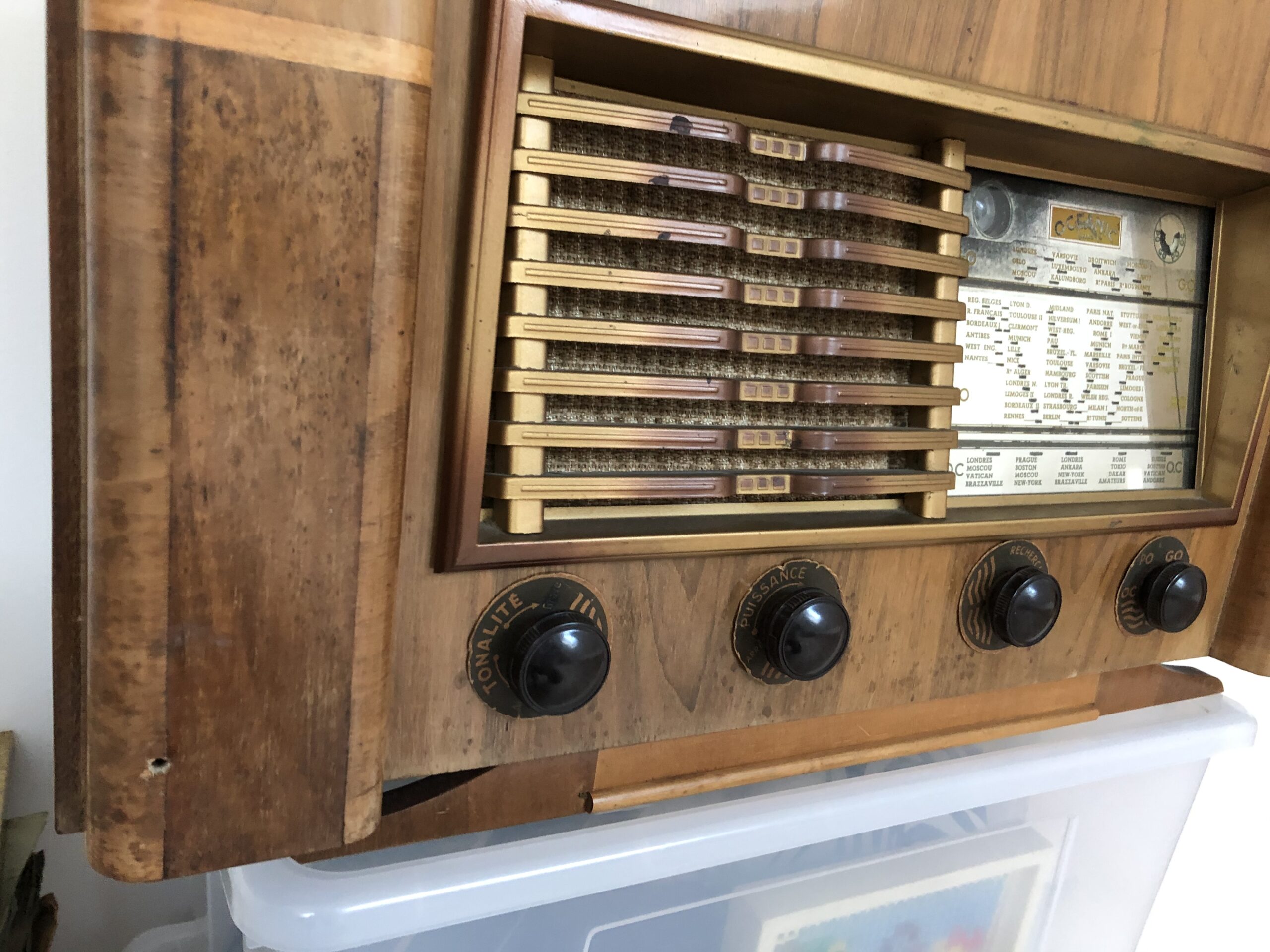Convertissez votre vieux poste de radio en enceinte bluetooth — free download